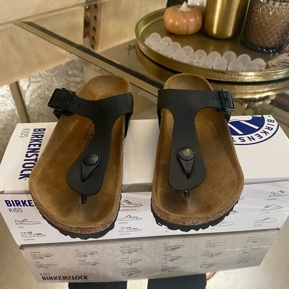 Birkenstock Gizeh sandals for little girl
